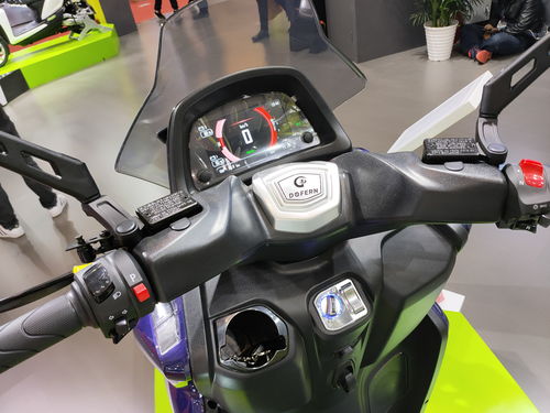 0 100加速僅2秒,標配大容量鋰電池,斗風(fēng)倒三輪電摩評測