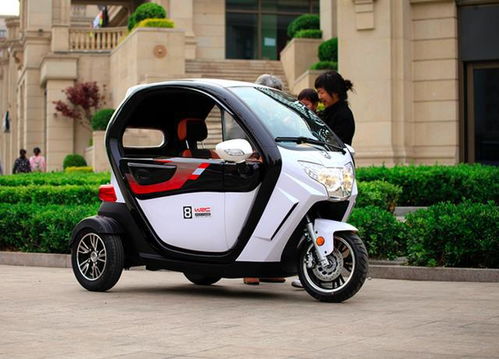 最大續(xù)航190公里,支持太陽能充電,飛諾電動三輪車測評